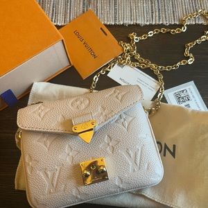 Louis Vuitton micro metis in beige clair empreinte leather